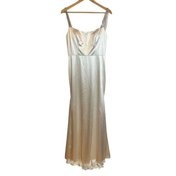 Ieena by Mac Duggal 12428 size 8 white formal dress - Picture 6 of 8